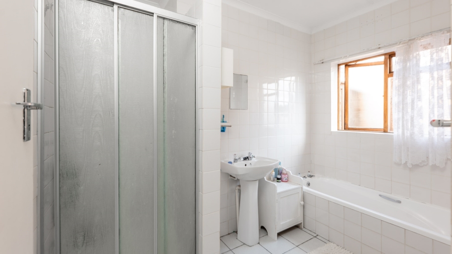 To Let 3 Bedroom Property for Rent in Struisbaai Western Cape